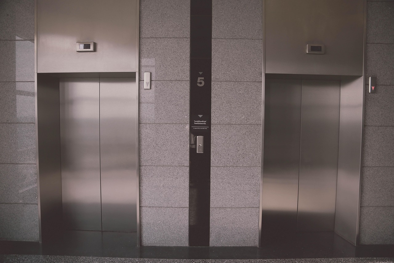entdecken sie, wie sie einen überzeugenden elevator pitch erstellen, um ihr unternehmen oder ihre idee in wenigen sekunden wirkungsvoll zu präsentieren. tipps, beispiele und strategien für ihren perfekten auftritt.